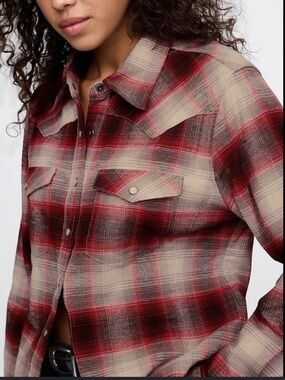 NWOT GAP Red Plaid Flannel Western Long Sleeved Button Down Shirt Size Medium